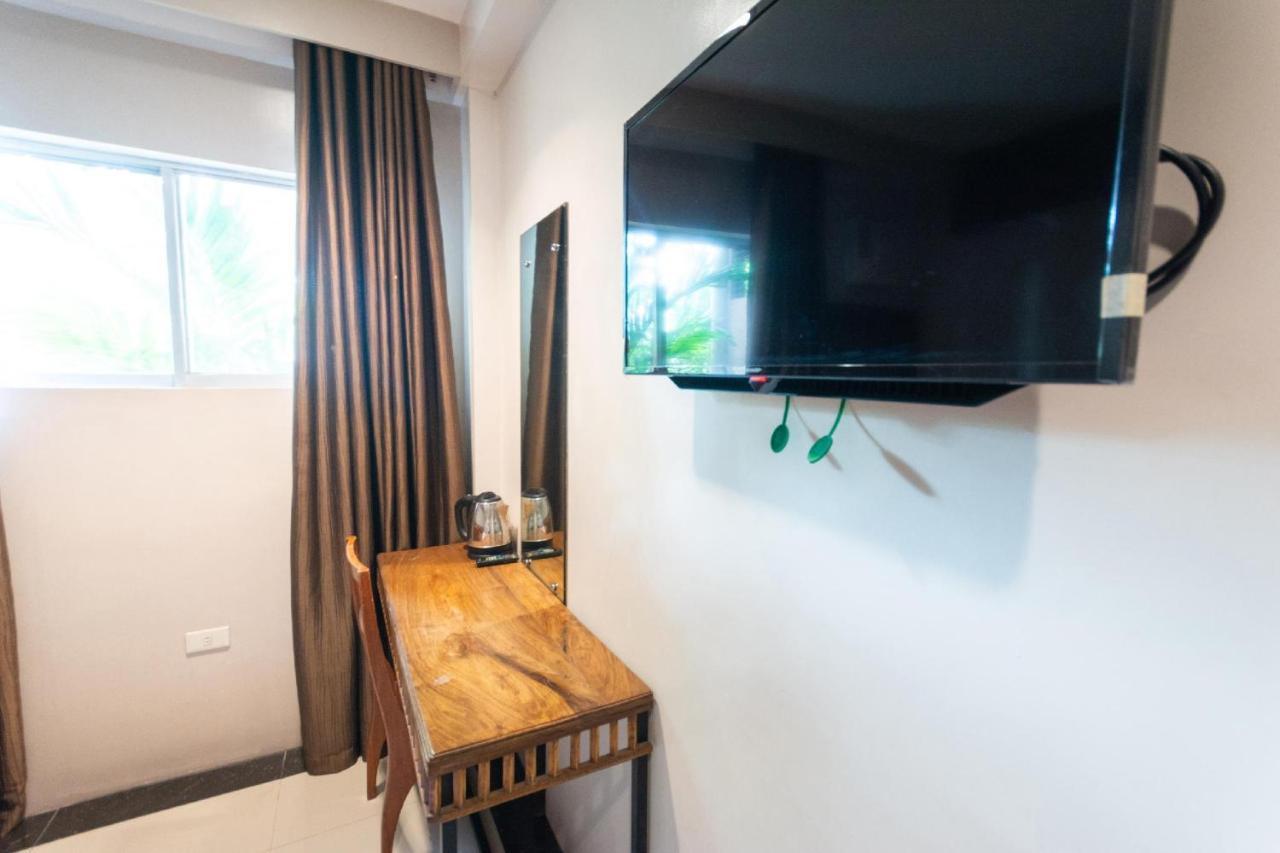 Chito'S Hotel Iloilo City Room photo