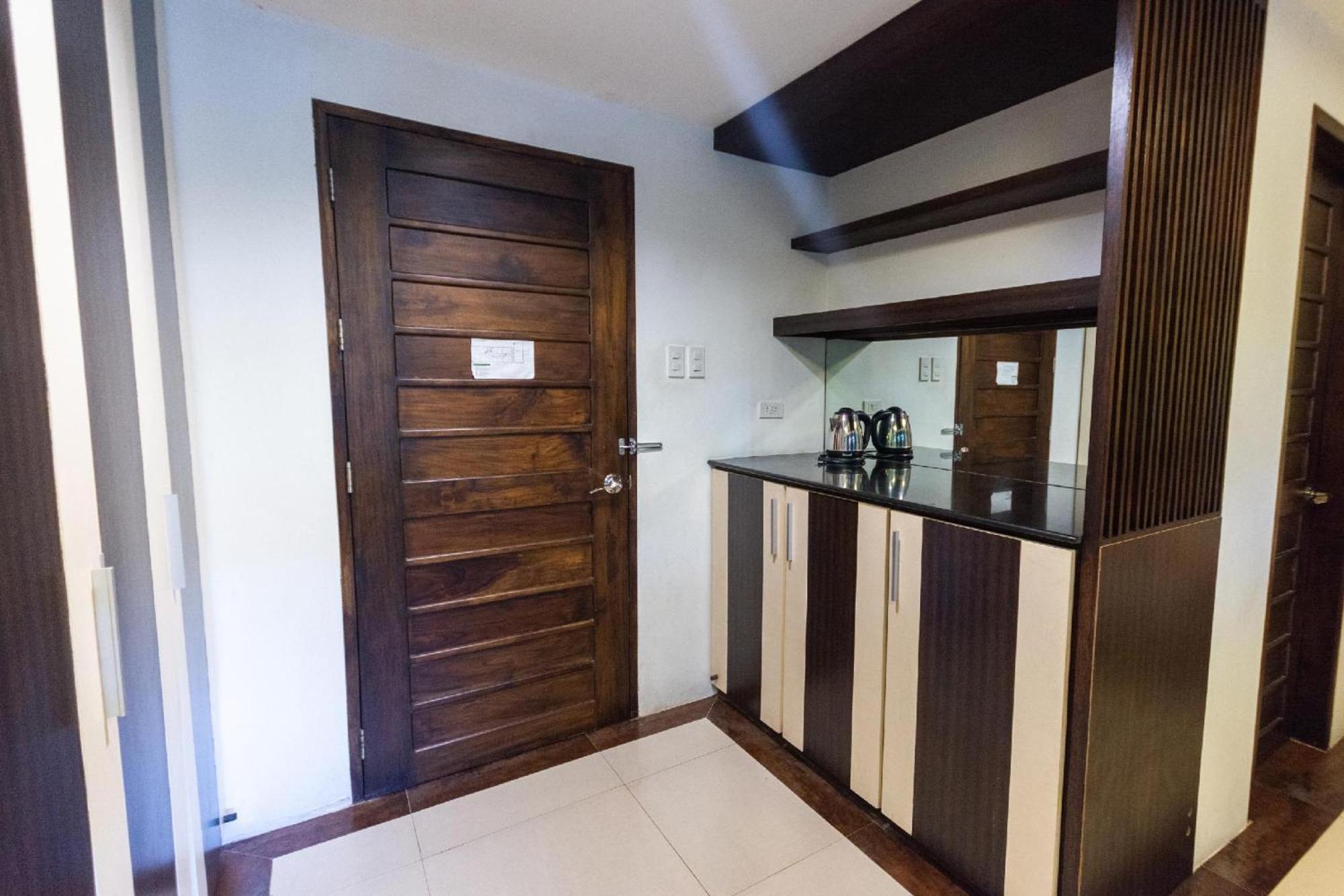 Chito'S Hotel Iloilo City Room photo